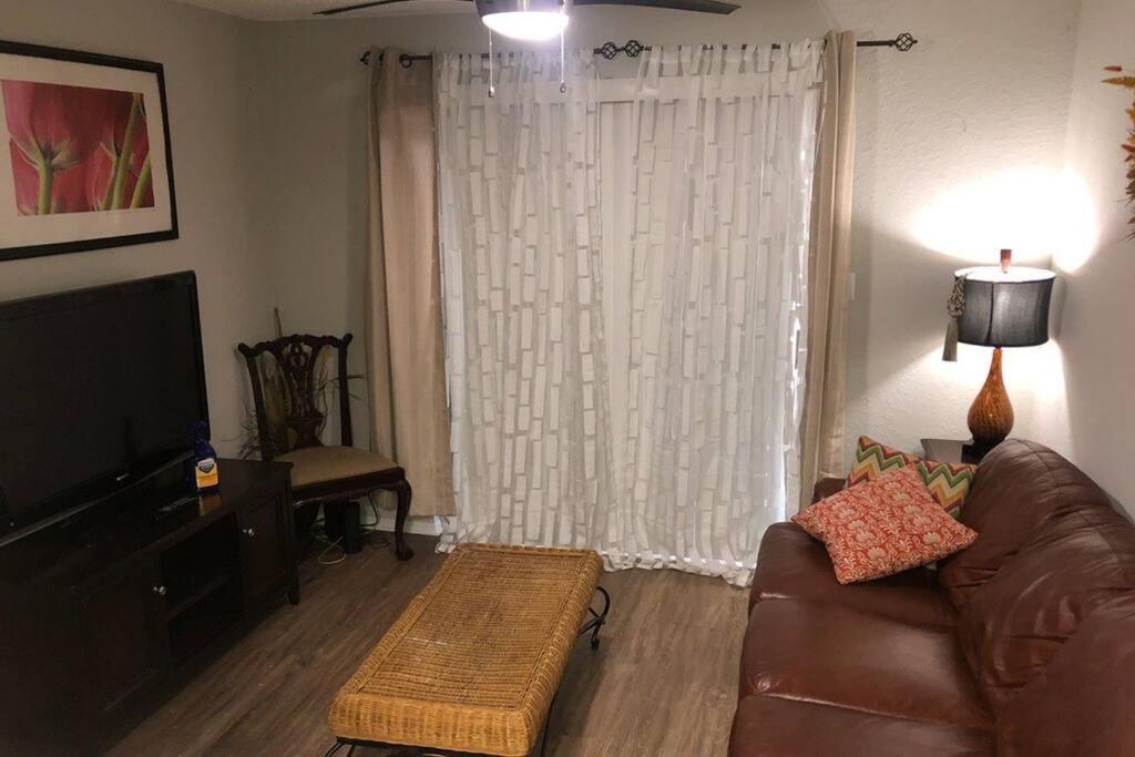 Lovely 1-Bedroom Rental Space With Free Parking Шарлотт Экстерьер фото